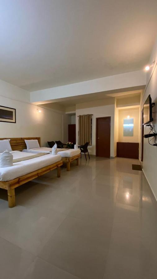 Hotel Travellers Inn Шиллонг Экстерьер фото