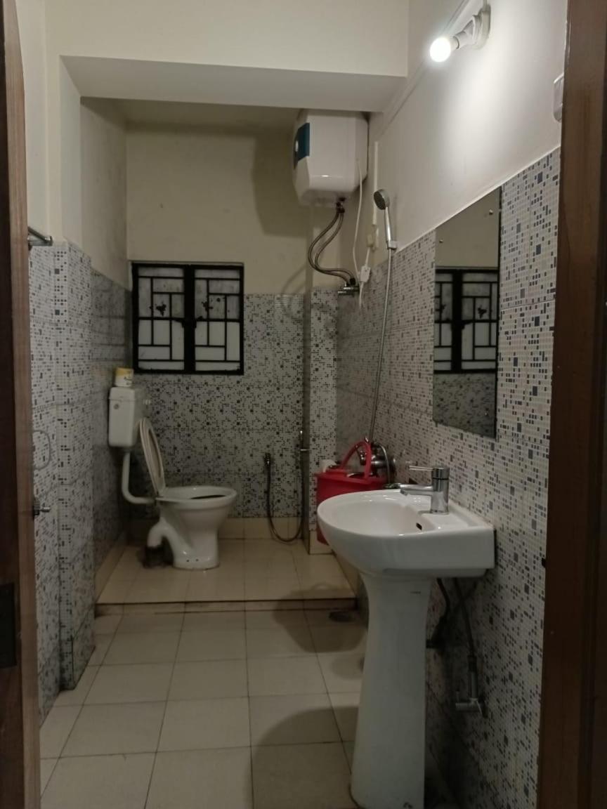 Hotel Travellers Inn Шиллонг Экстерьер фото