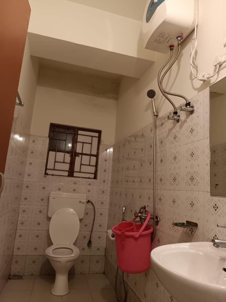 Hotel Travellers Inn Шиллонг Экстерьер фото