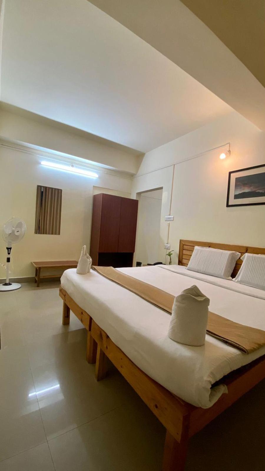 Hotel Travellers Inn Шиллонг Экстерьер фото