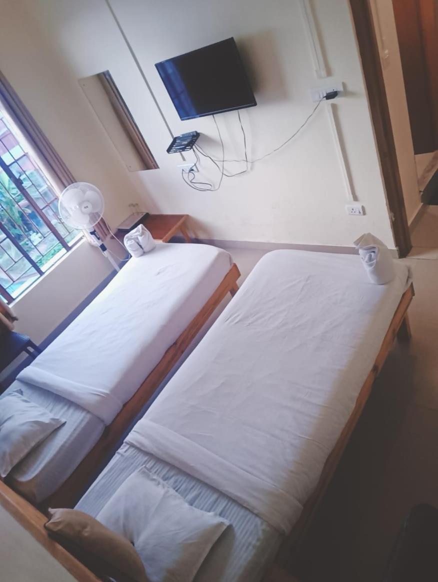 Hotel Travellers Inn Шиллонг Экстерьер фото