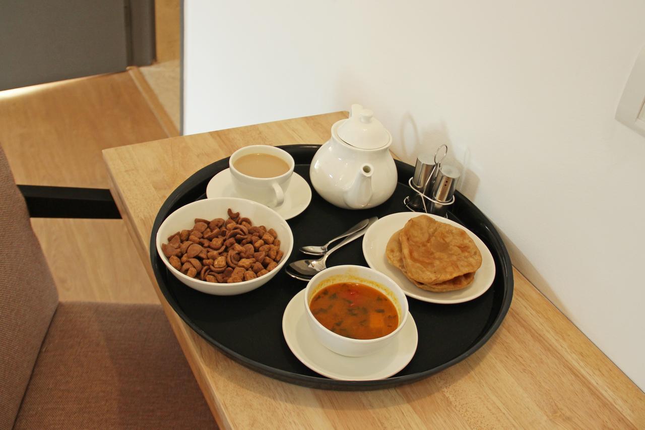 Hotel Travellers Inn Шиллонг Экстерьер фото