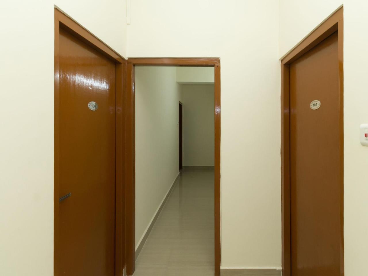 Hotel Travellers Inn Шиллонг Экстерьер фото