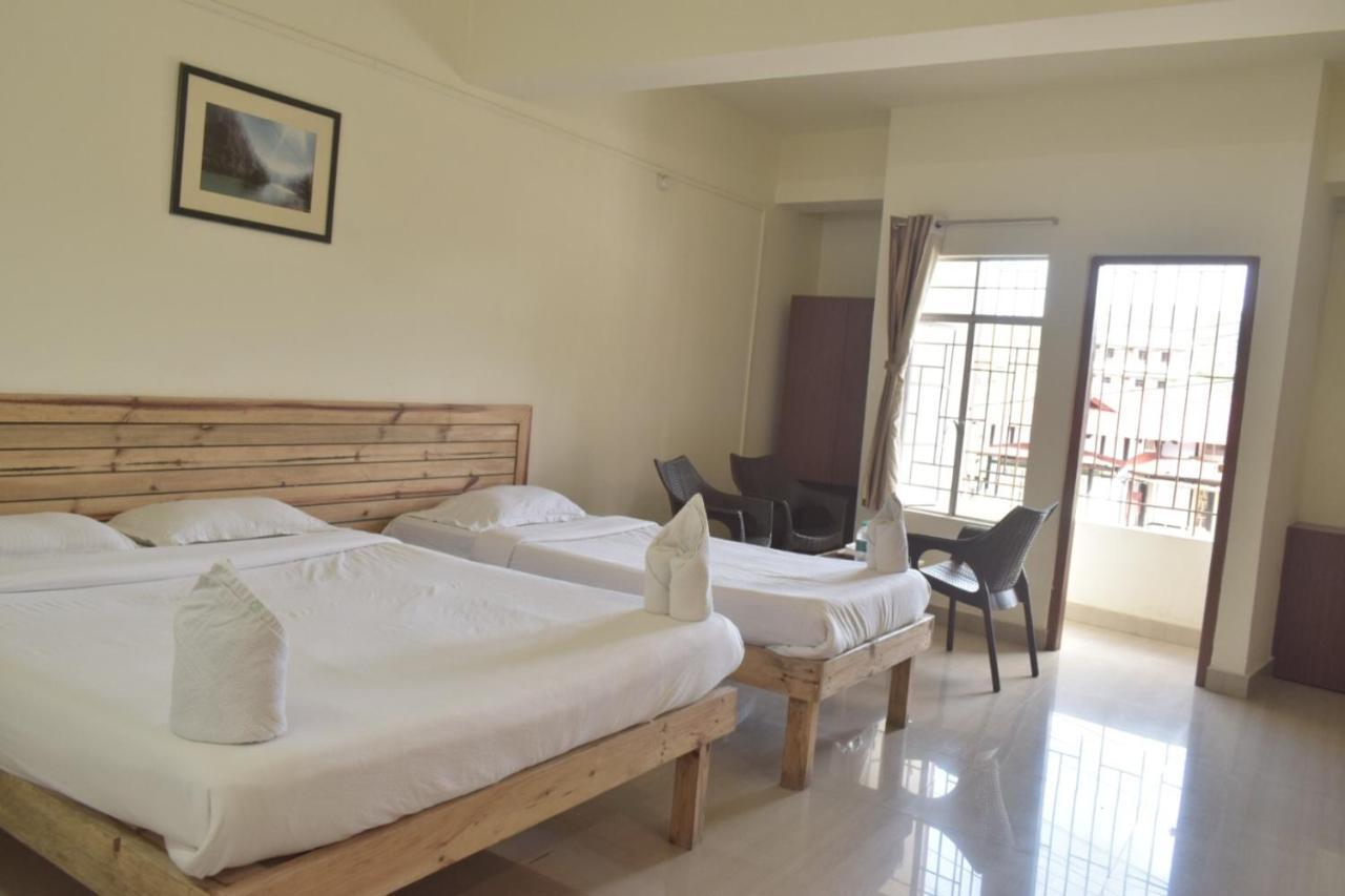 Hotel Travellers Inn Шиллонг Экстерьер фото